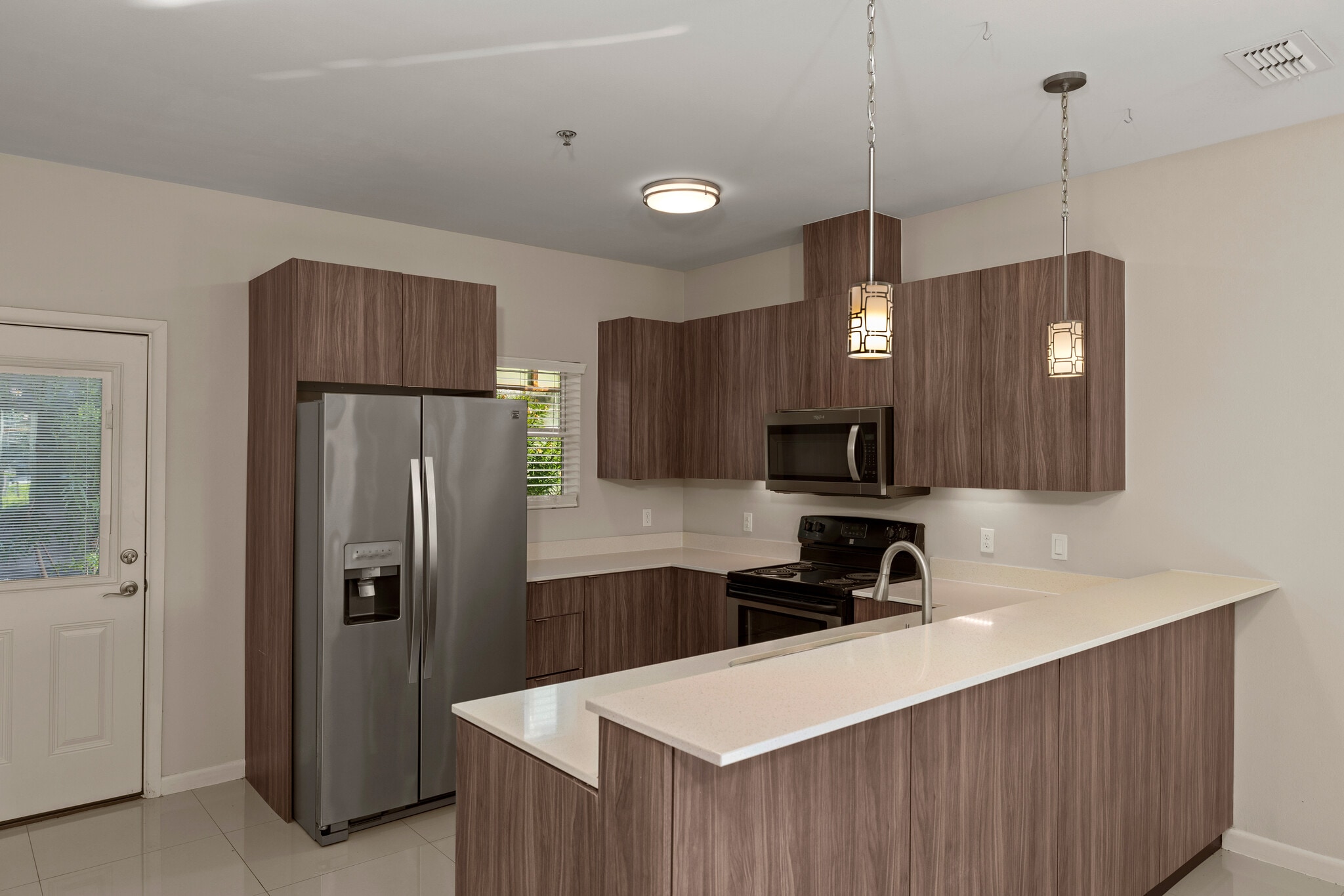 Building Photo - 1021 E La Cantera Ave