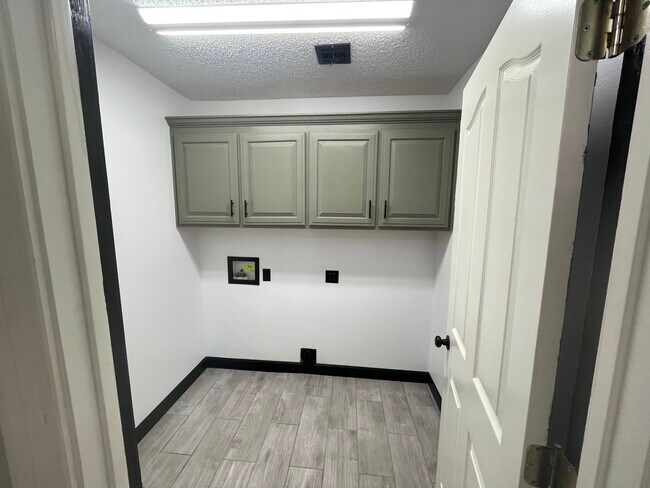 Building Photo - 602 Paradise Way