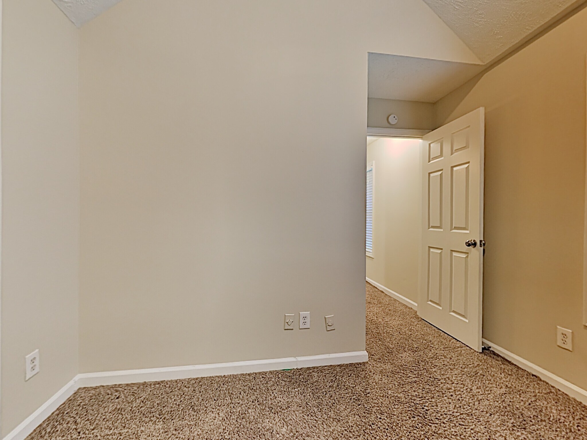 Building Photo - 105 Unity Cove