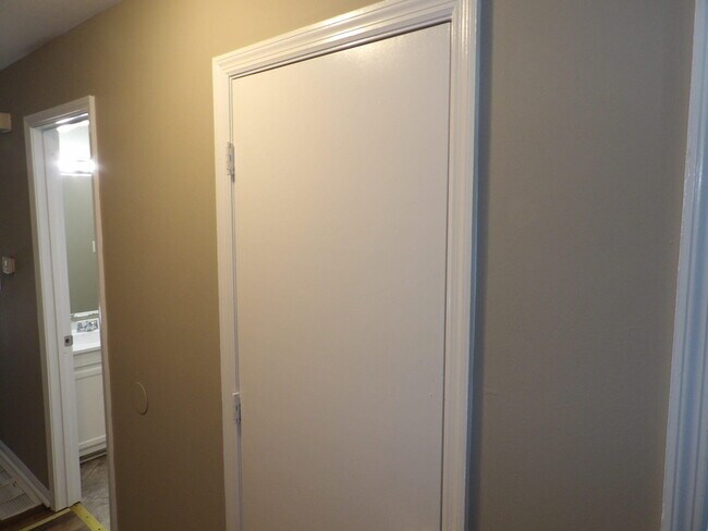 Building Photo - 75 Ashwood Ct