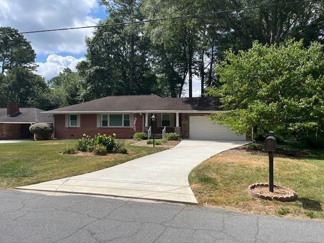 Building Photo - 2358 Clearwater Dr SE