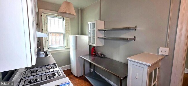 Building Photo - 1954 Columbia Rd NW