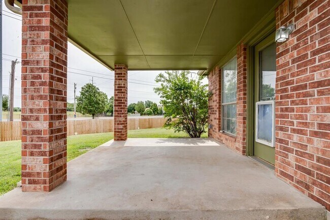 Building Photo - 2508 Tyler Ln