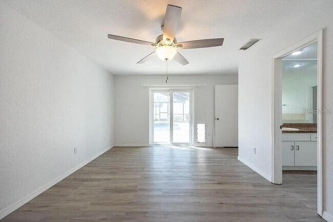 Building Photo - 9415 Pebble Glen Ave