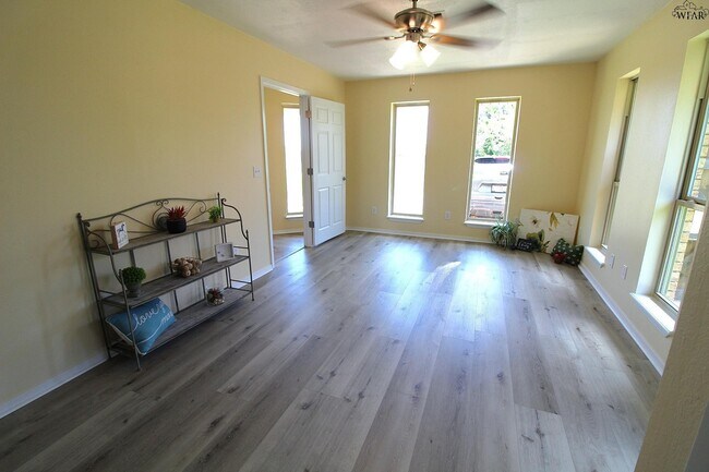 Building Photo - 1218 Christine Rd