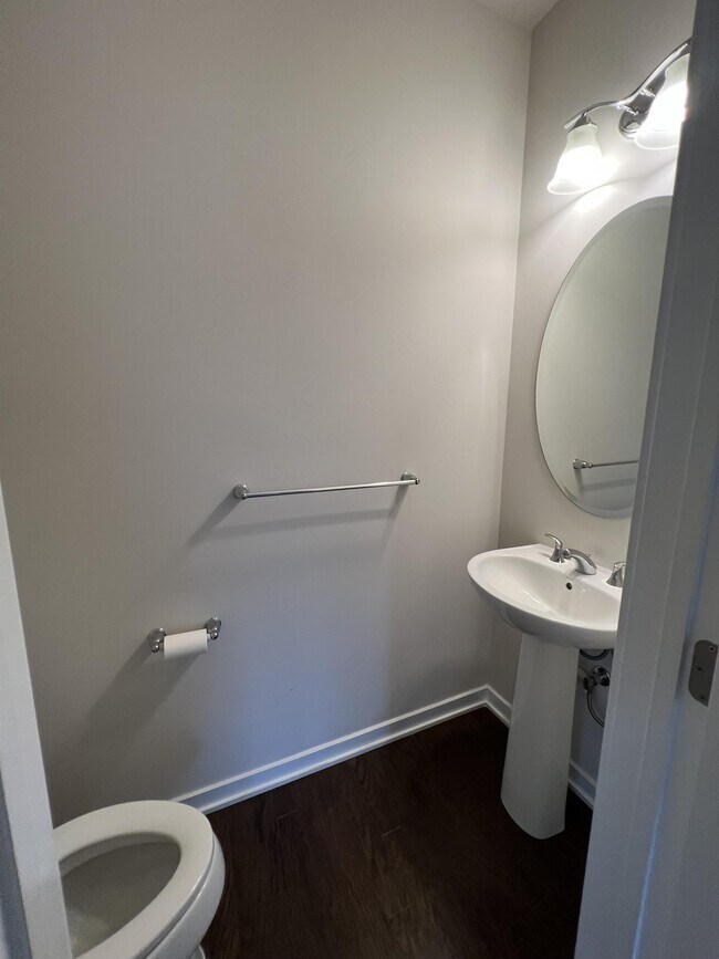 Building Photo - 25 Jessop Ln