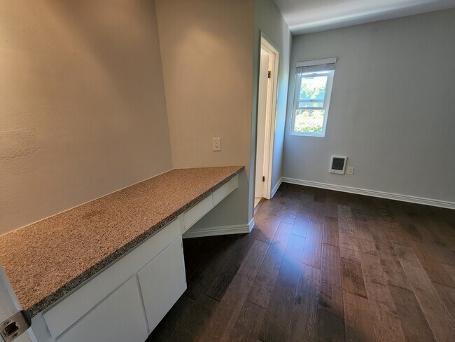 Building Photo - 323 S Broadway