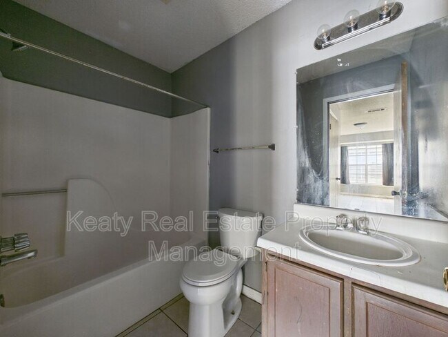 Building Photo - 102 Limoges St
