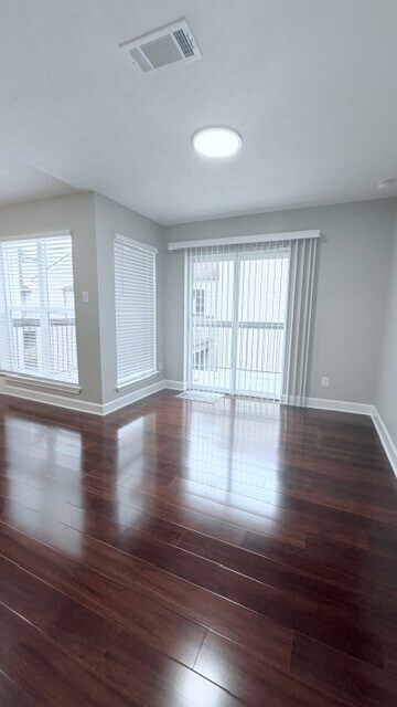 Building Photo - 9707 Richmond Ave.