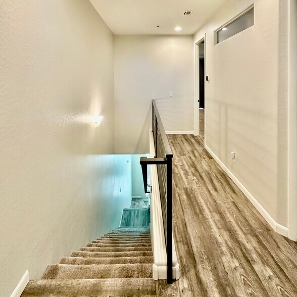 Building Photo - 2090 S Dorsey Ln