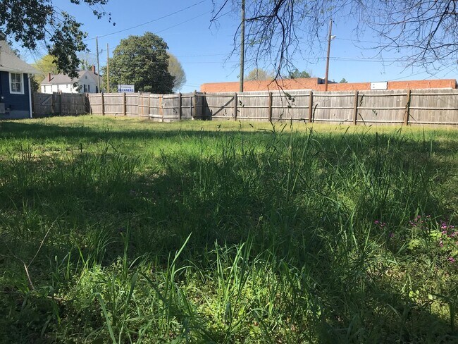 Building Photo - 1001 S 8th St