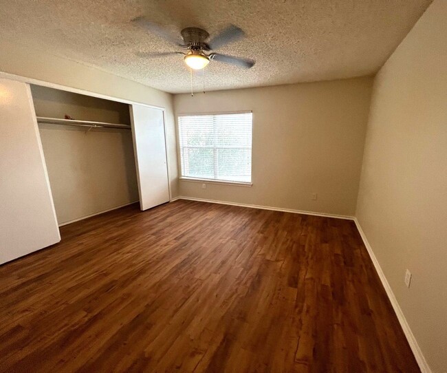 Building Photo - 3 br, 2.5 bath House - 8615 Cross Spring