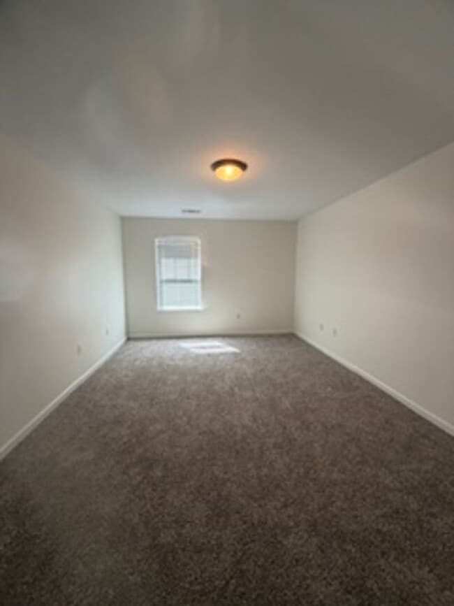 Building Photo - Knoxville Lovell Road Area 3 Bedroom 2.5 Bath with Garage Lawn Maintenance and Trash Pick up incl...
