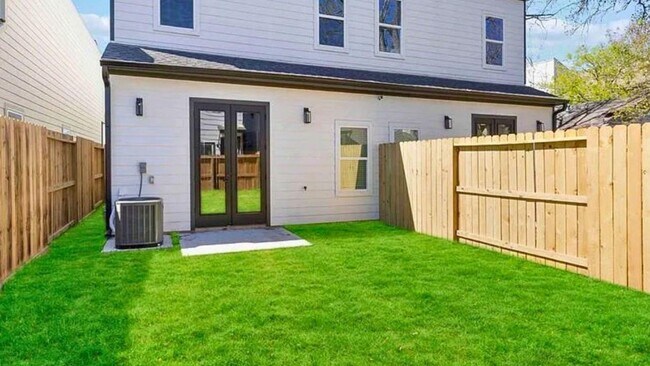 Building Photo - 4117 Shelby Cir