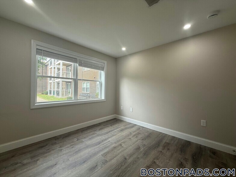 Building Photo - 21 Kenmar Dr