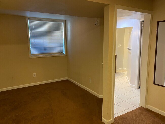 Building Photo - Beautiful 3 bed/2 bath On South Hill!