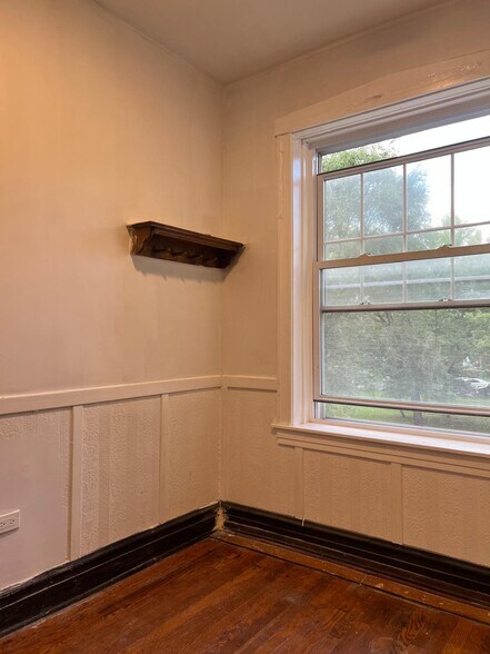 Building Photo - 4536 W Wrightwood Ave