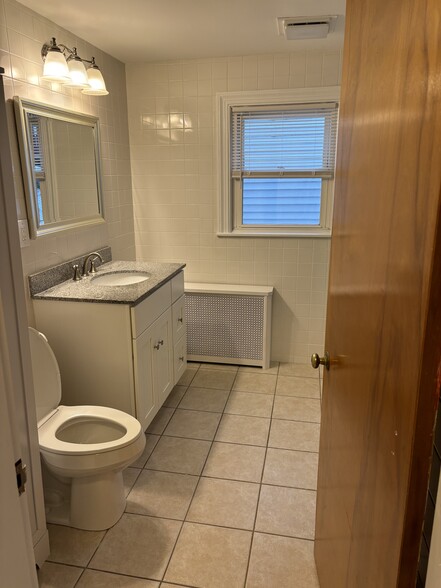 new bathroom with lots of storage, new bathfitters tub and shower - 28 Newman St