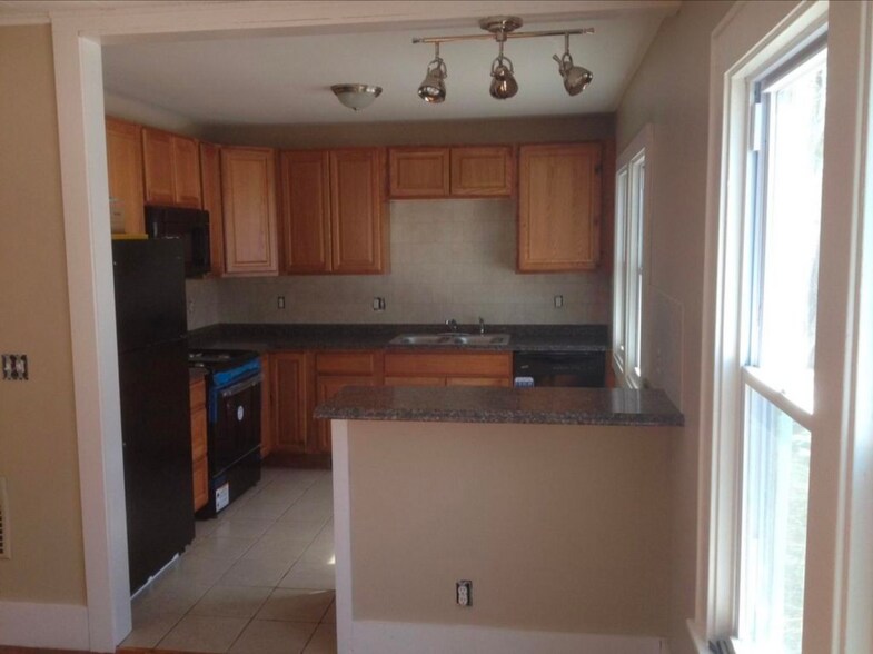Building Photo - 490 Pleasantview Ave