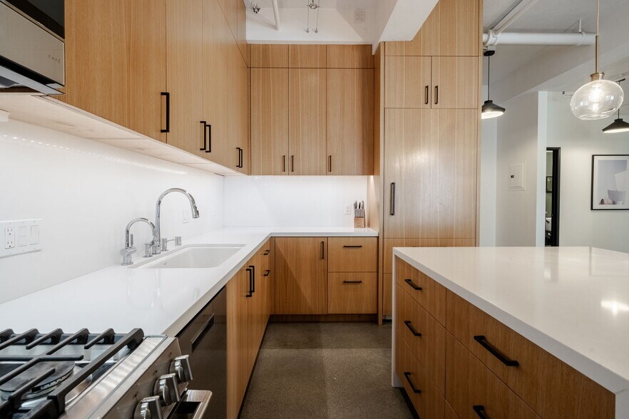 Building Photo - 849 S Broadway