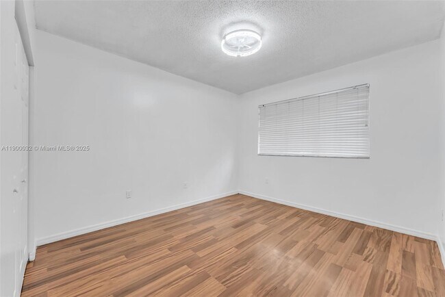 Building Photo - 2464 Centergate Dr