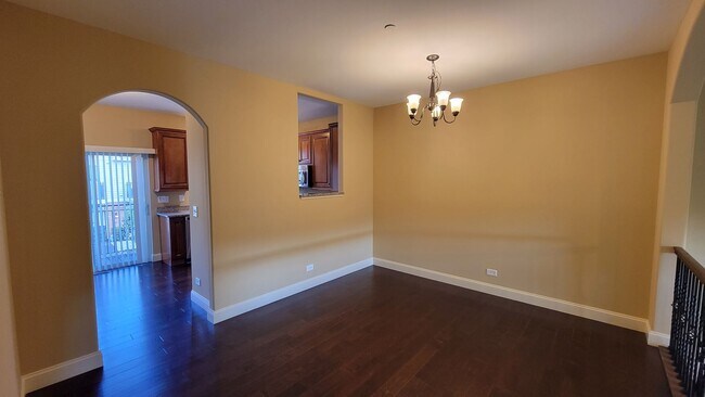 Building Photo - STUNNING LUXURY TOWNHOME 3 BEDROOM, 2 FULL...