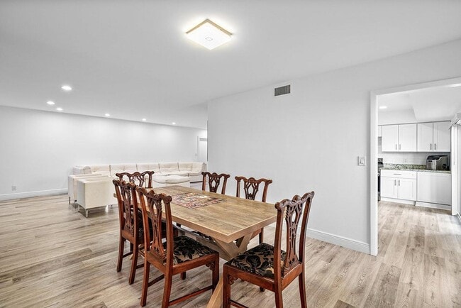 Building Photo - 6165 Old Court Rd