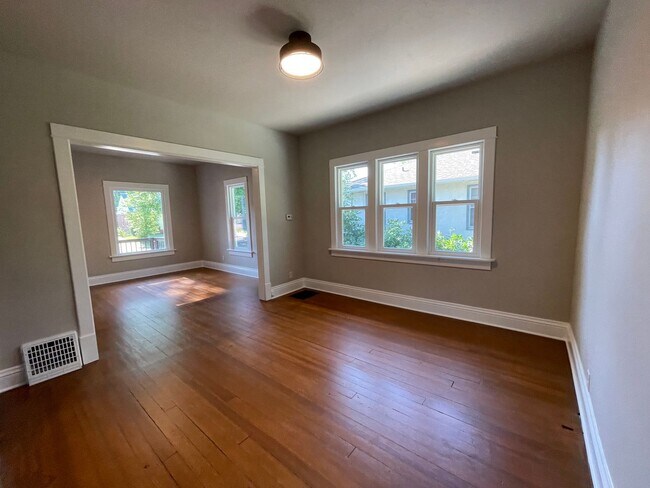 Building Photo - Newly Remodeled 2 Bed 1.5 Bath Home will Large Oversized 2-Stall Garage!