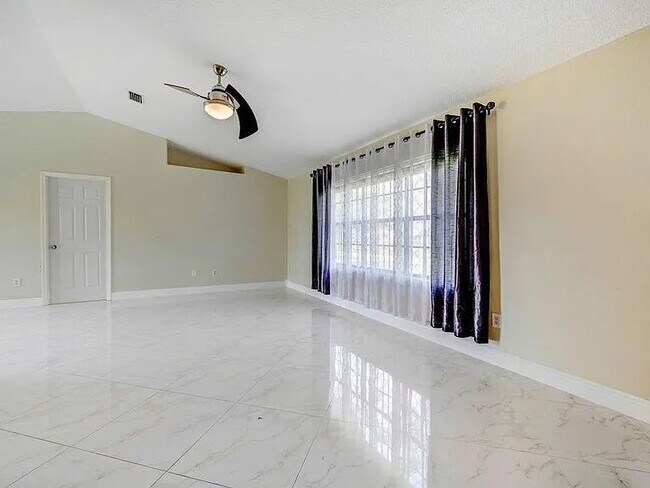 Building Photo - Remodeled Home Near Schools