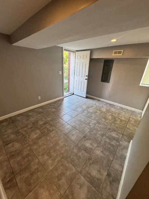 Building Photo - 2101 Chelsea Terrace
