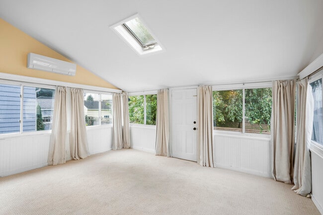 Building Photo - 467 Pelhamdale Ave