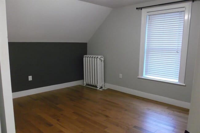 Building Photo - 52 Ferris St