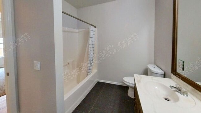 Building Photo - 4 Bed 2 Bath near Buck Thomas Park.