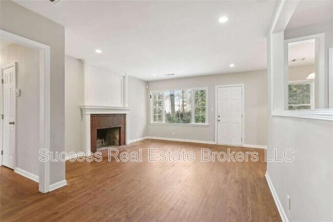 Building Photo - 1840 Camellia Dr