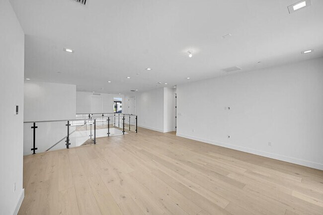 Building Photo - 9979 Migration Pt