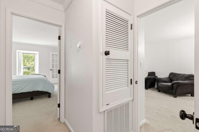 Building Photo - 24307 Plantation Dr NE