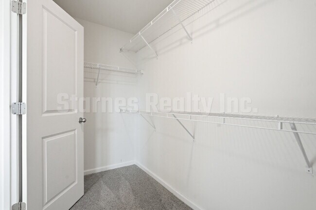 Building Photo - Community Pool - Trolley Run