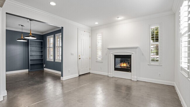 Building Photo - MODERN AND CONVENIENT 3 BR/2.5 BA LIVING I...