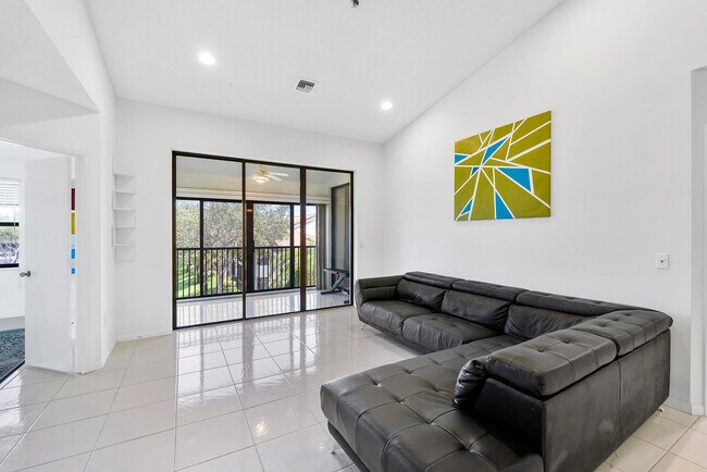 Building Photo - 5153 Floria Dr