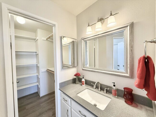 Building Photo - AVAILABLE NOW!! GORGEOUS 3 Bedroom 3 Bathroom Condo Rancho Mirage!!!