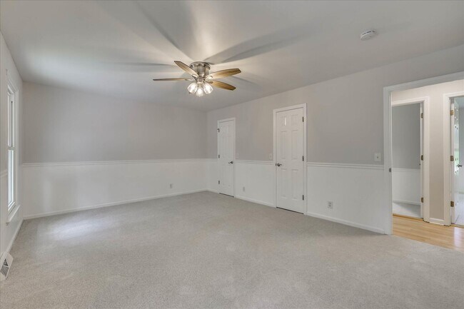 Building Photo - 2111 Huron Dr