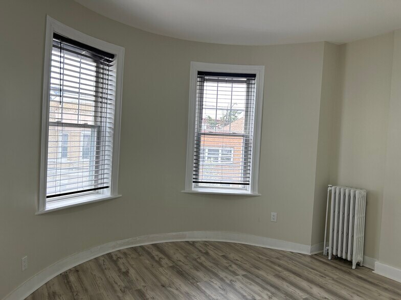 Building Photo - 536 44th St