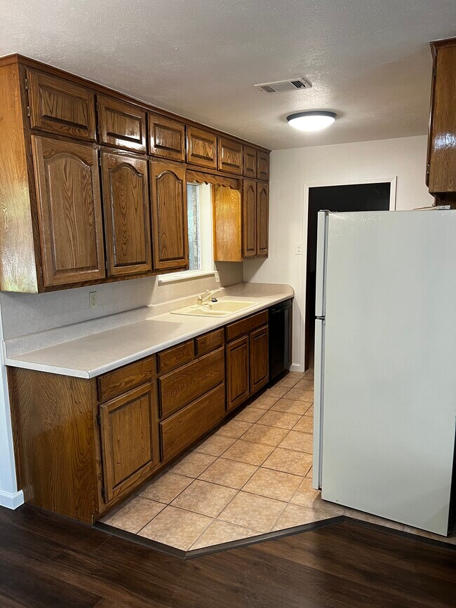 Building Photo - 321 Lena Ln