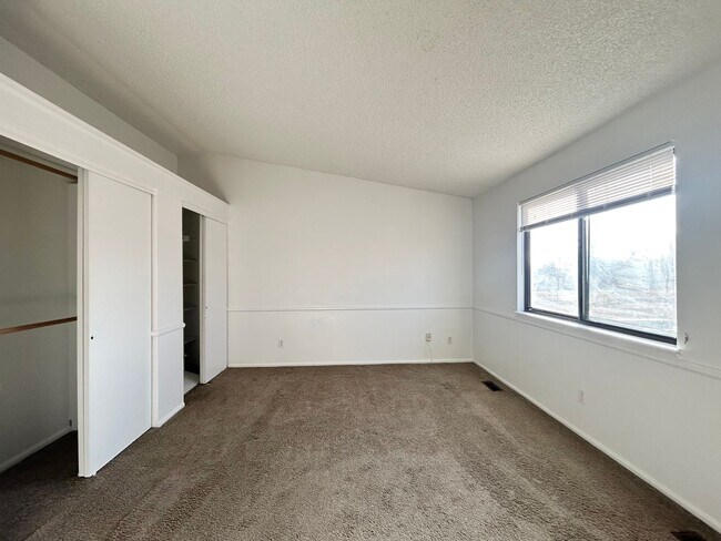 Building Photo - Completely Remodeled Home for Rent in Northwest Longmont
