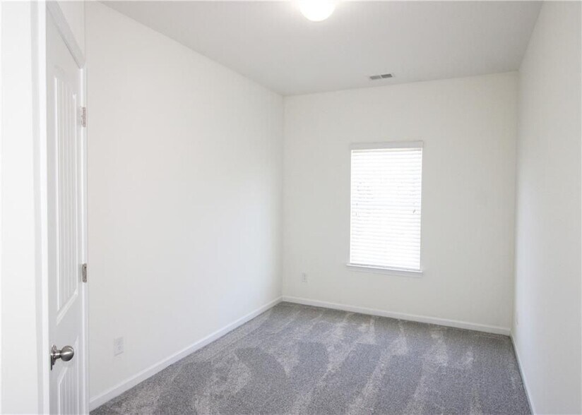 Building Photo - 1390 Napa Valley Dr SW