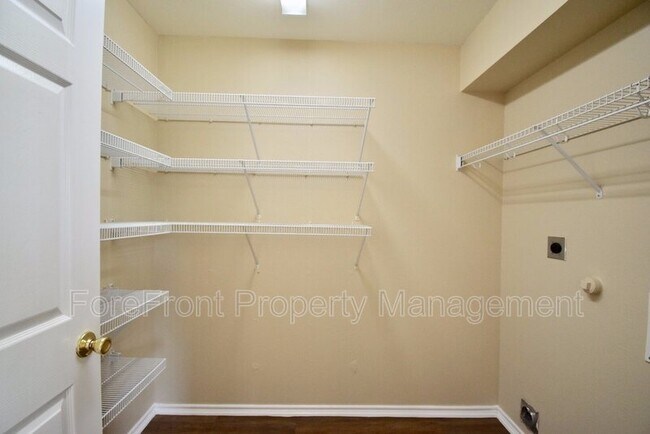 Building Photo - 10527 Cub Haven