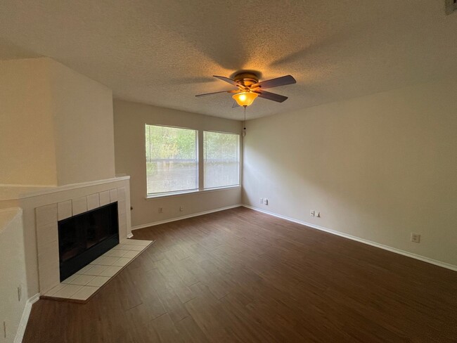 Building Photo - SPACIOUS HOME - NEW FLOORING! - 2 LIVING A...