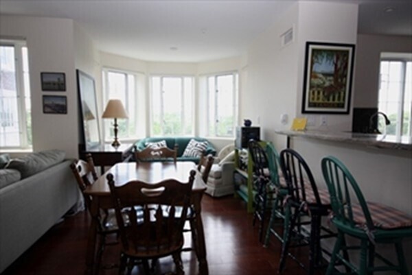 Building Photo - 20 Chapel St