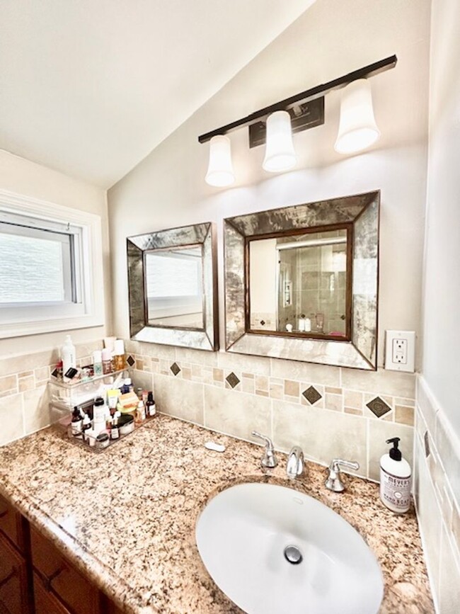 Building Photo - Welcome to this Lovely Home in Reston, VA!