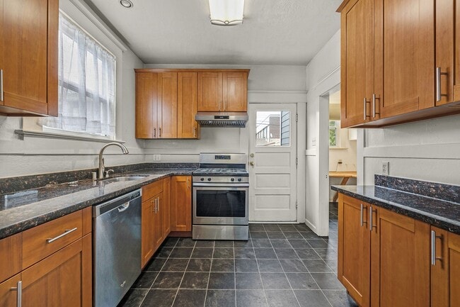 Building Photo - Classic 1910 Craftsman home